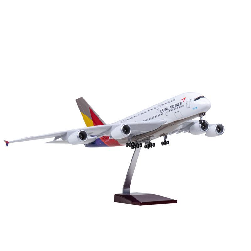 Boeing 777-200ER Commercial Aircraft 