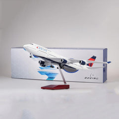 1:150 Delta Boeing 747 Airplane Model 18” Decoration & Gift (LED)