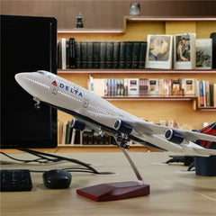 1:150 Delta Boeing 747 Airplane Model 18” Decoration & Gift (LED)