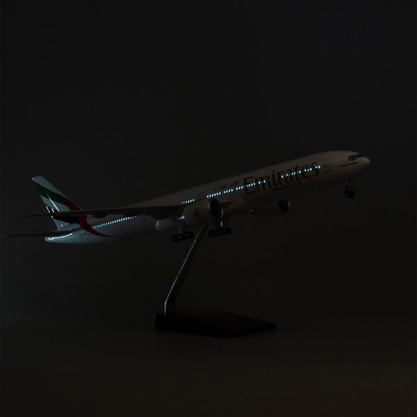 1:157 Emirates Airline Boeing 777 Airplane Model 18″ Decoration & Gift (LED)