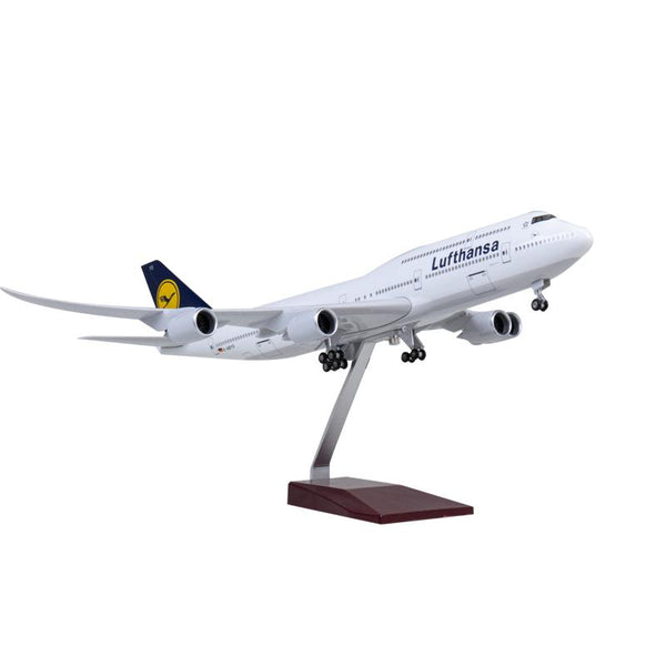 1:160 Lufthansa Boeing 747-8 Airplane Model 18” Decoration & Gift (LED)