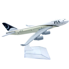 PIA Pakistan International Airlines Boeing 777 Airplane model 1:400